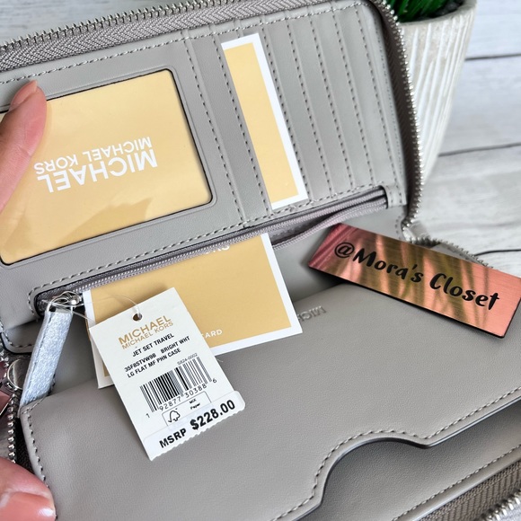 Michael Kors Wallet - Picture 7 of 9